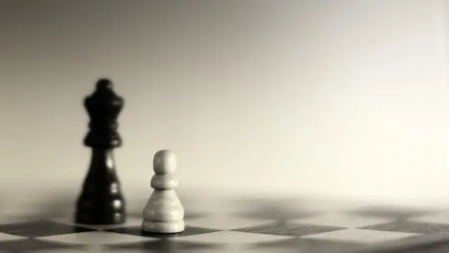 Les Fondamentaux d'une Stratégie d'Échecs Efficace