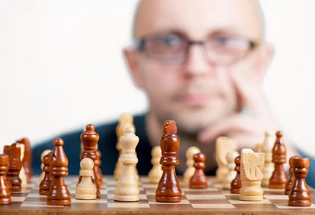 Les erreurs stratégiques courantes aux échecs à éviter
