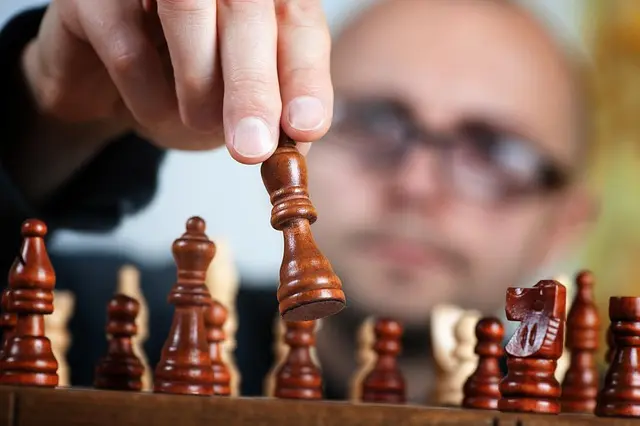 Les Erreurs Stratégiques à Éviter aux Échecs : 5 Clés Essentielles