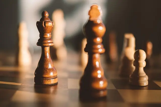 Les erreurs stratégiques à éviter aux échecs pour progresser