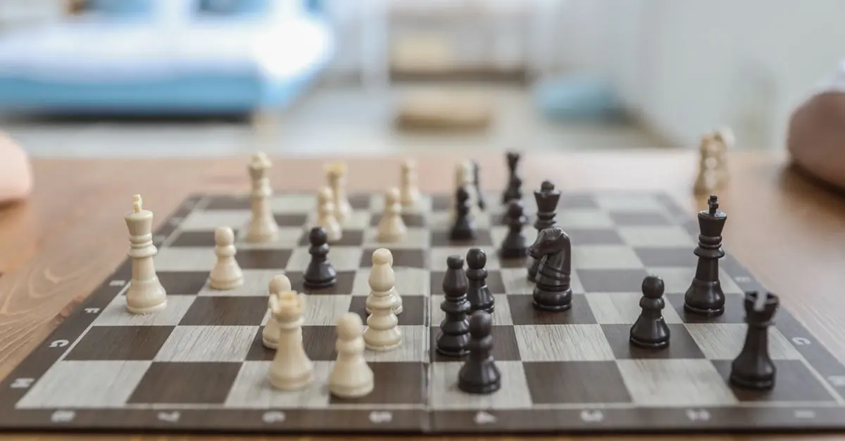 Décrypter les Pièges aux Échecs pour Mieux Contre-Attaquer